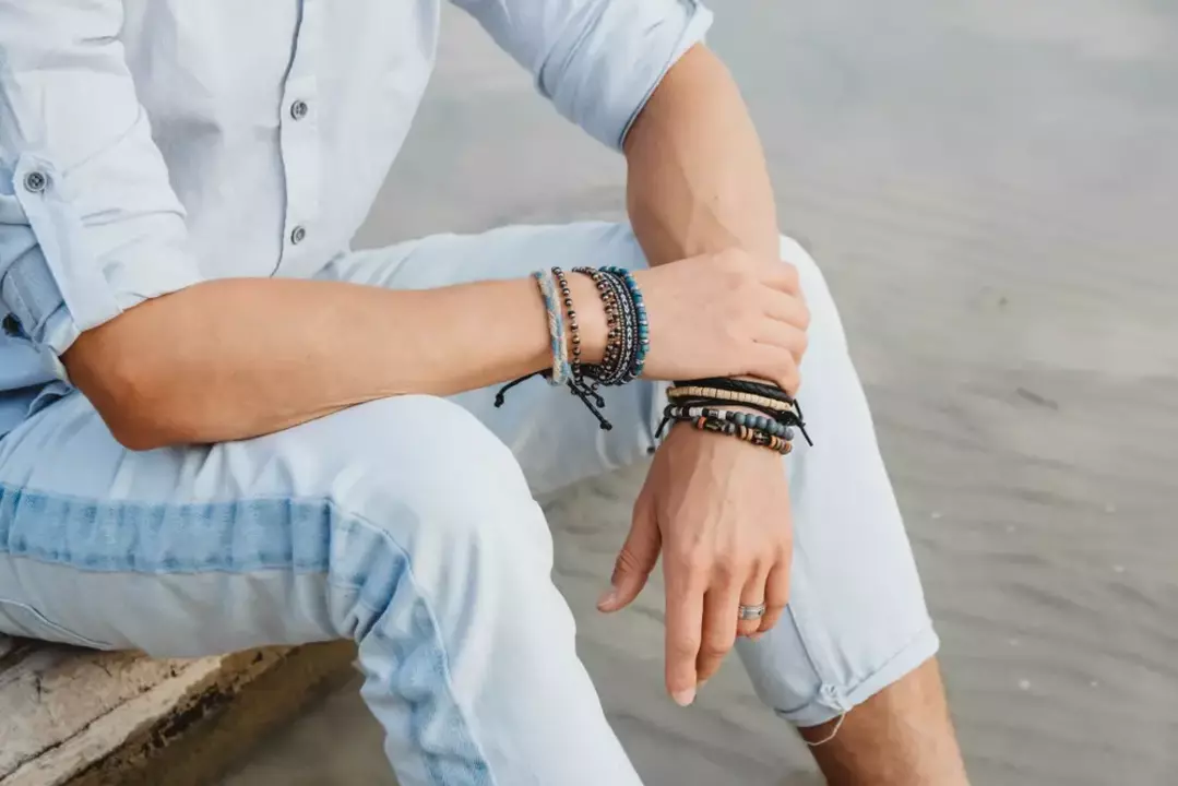 Do gay men really like wearing bracelets on their left hand?
